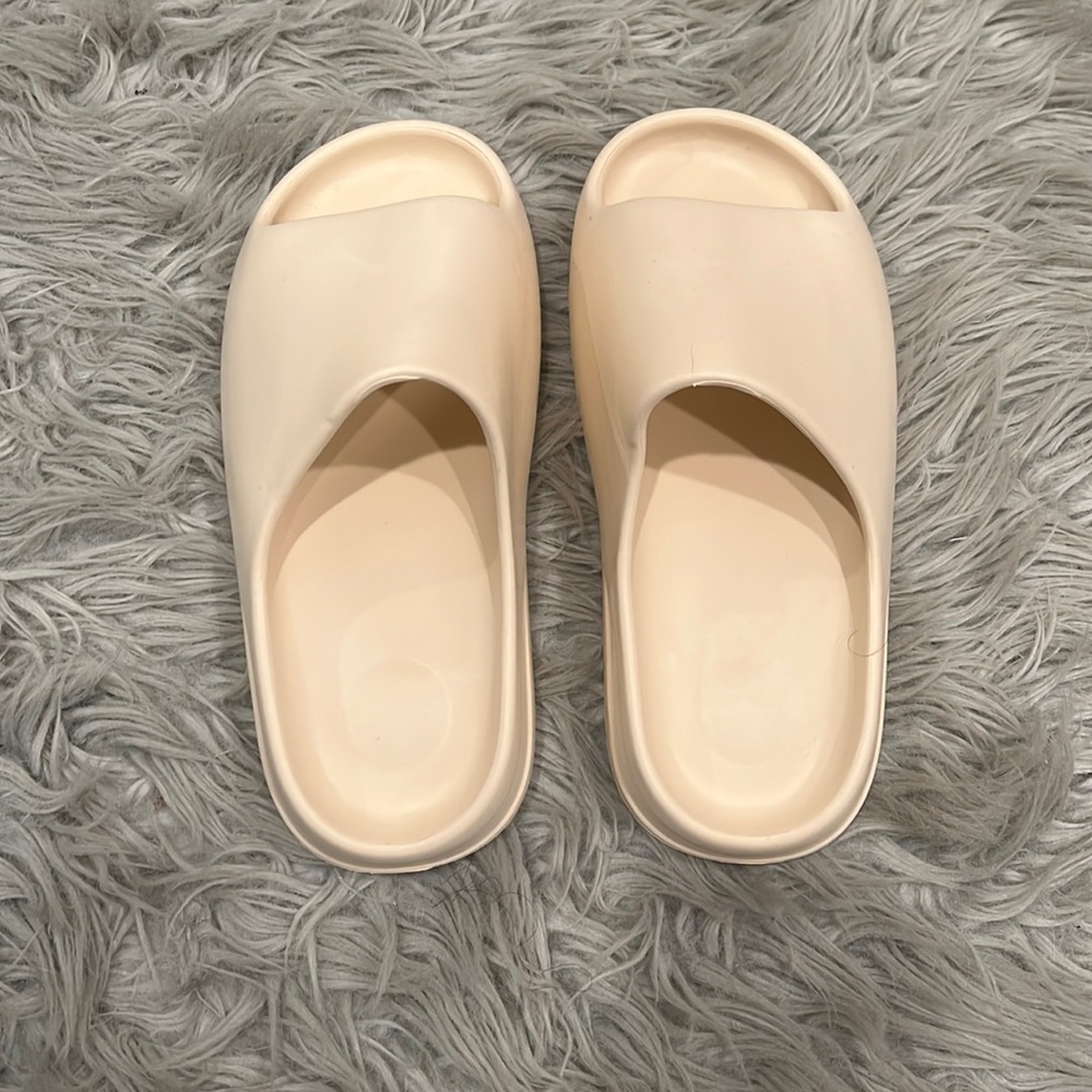 DUPE of Yeezy slides